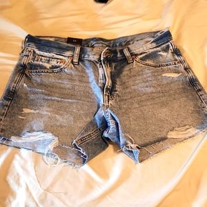 GAP LOW STRIDE SHORT JEAN